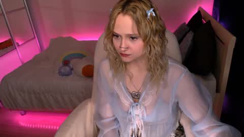 Snapshot of mariamilkis chatting on 01.03.25 Maria online show from 01.03.25
