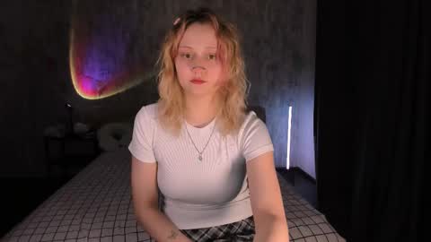 Snapshot of mariamilkis chatting on 02.23.25 Maria online show from 02.23.25