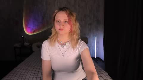 Snapshot of mariamilkis chatting on 02.23.25 Maria online show from 02.23.25