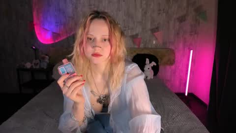 Snapshot of mariamilkis chatting on 02.24.25 Maria online show from 02.24.25