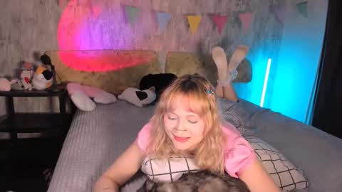 Snapshot of mariamilkis chatting on 03.11.25 Maria online show from 03.11.25