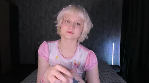 Snapshot of mariamilkis chatting on 09.26.25 Maria online show from 09.26.25