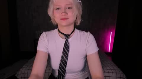 Snapshot of mariamilkis chatting on 09.29.25 Maria online show from 09.29.25