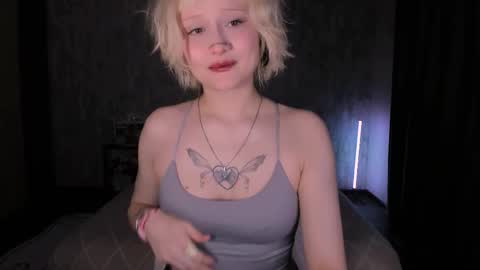 Snapshot of mariamilkis chatting on 10.08.25 Maria online show from 10.08.25