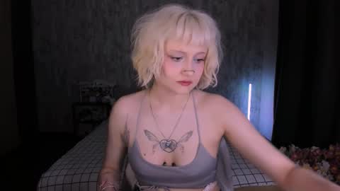 Snapshot of mariamilkis chatting on 10.20.25 Maria online show from 10.20.25