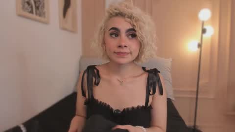 Snapshot of marian_pinzon chatting on 02.19.26 Marian online show from 02.19.26