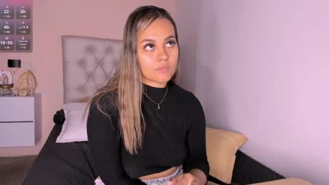 Mariana Roe online show from 12.10.24