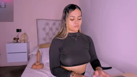 Mariana Roe online show from 03.06.25