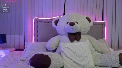 Snapshot of mariana__thompson chatting on 06.04.26 mariana__thompson online show from 06.04.26