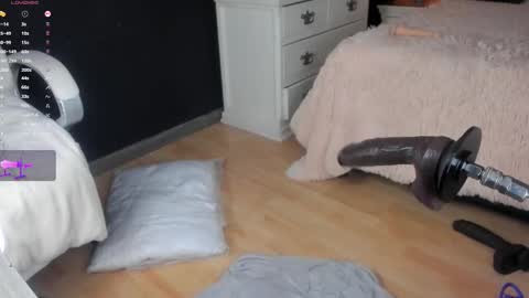 Mariana Castro online show from 03.04.25