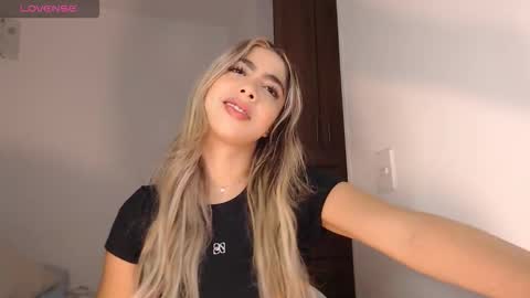 Snapshot of mariana_es chatting on 01.18.26 Mariana online show from 01.18.26