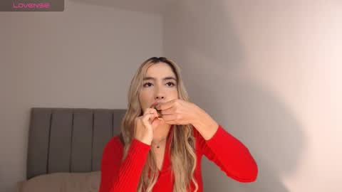 Snapshot of mariana_es chatting on 02.06.26 Mariana online show from 02.06.26