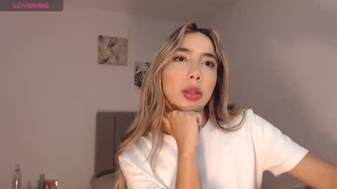 Snapshot of mariana_es chatting on 02.14.26 Mariana online show from 02.14.26