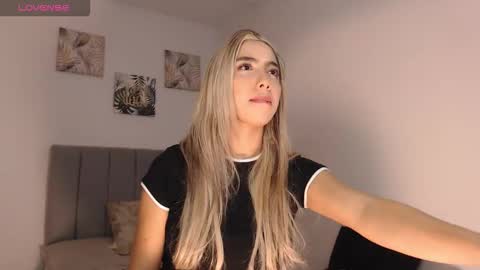 Snapshot of mariana_es chatting on 02.28.26 Mariana online show from 02.28.26