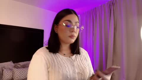 Snapshot of mariana_owen chatting on 05.19.26 online show from 05.19.26