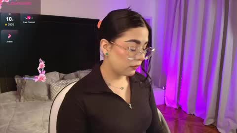 Snapshot of mariana_owen chatting on 05.30.26 online show from 05.30.26