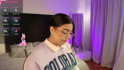 Snapshot of mariana_owen chatting on 06.10.26 online show from 06.10.26