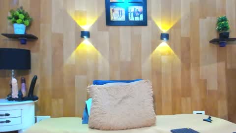 Mariana Angel online show from 02.18.25