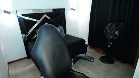 Snapshot of marianarojas_ chatting on 06.15.26 Mariana online show from 06.15.26