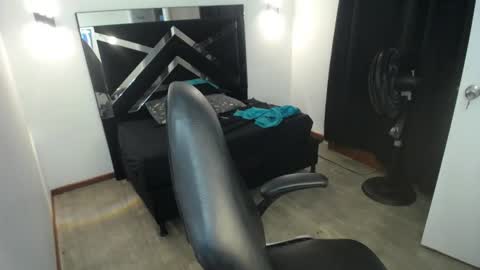 Snapshot of marianarojas_ chatting on 06.21.26 Mariana online show from 06.21.26