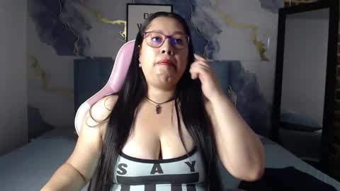 Snapshot of marianasmiith_ chatting on 09.24.25 marianasmiith_ online show from 09.24.25