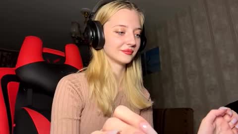 Snapshot of marianelahalbershtam chatting on 10.16.25 Crista Crystal online show from 10.16.25