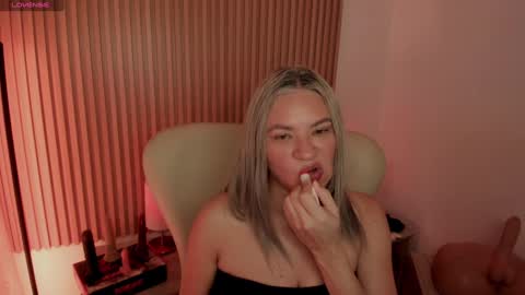 Marian Love  online show from 02.06.25