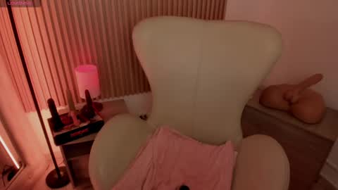 Marian Love  online show from 02.20.25