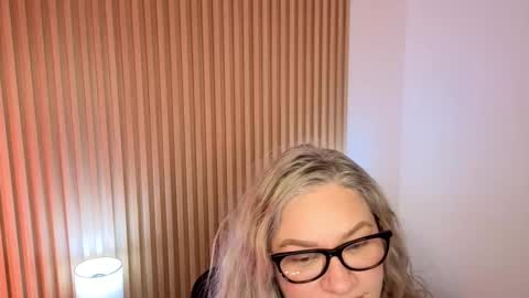 Marian Love  online show from 11.27.25