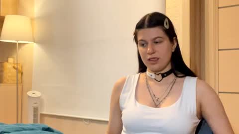 Snapshot of marianmollberg chatting on 06.28.26 Marian online show from 06.28.26