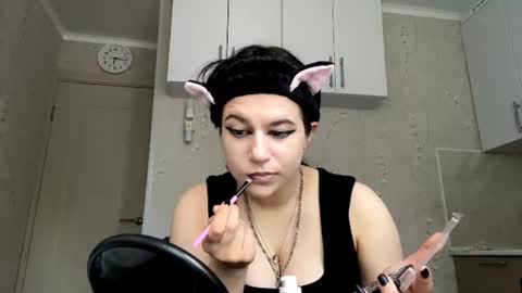 Snapshot of marianmollberg chatting on 07.16.26 Marian online show from 07.16.26