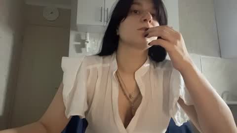 Snapshot of marianmollberg chatting on 07.19.26 Marian online show from 07.19.26
