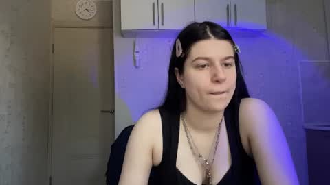 Snapshot of marianmollberg chatting on 07.27.26 Marian online show from 07.27.26