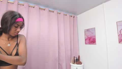 Snapshot of marianrosse chatting on 05.24.26 marianrosse online show from 05.24.26