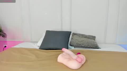 Maria Pettit online show from 11.26.25