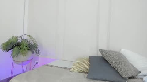 Maria Pettit online show from 12.23.25