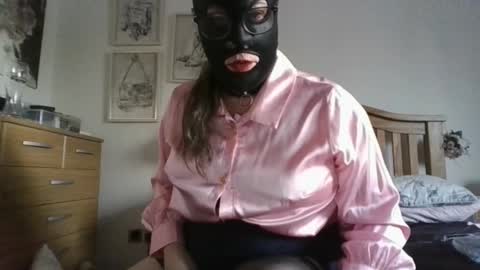 Snapshot of mariasatin chatting on 12.21.25 Mariasatin online show from 12.21.25