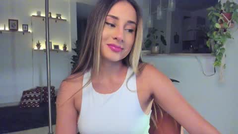 Snapshot of mariascarlett chatting on 01.19.25 mariascarlett online show from 01.19.25