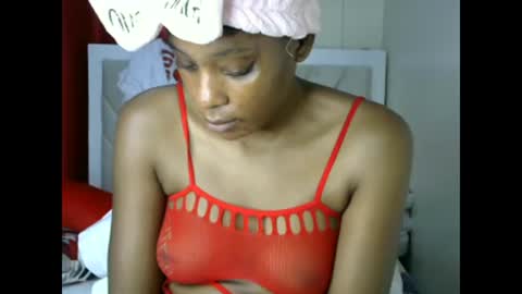 Snapshot of maribellah1 chatting on 12.24.24 Pauline online show from 12.24.24