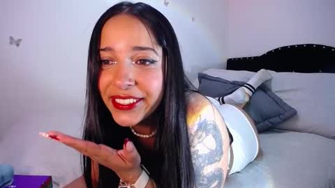 Snapshot of marie_daved chatting on 12.29.24 Nicolle online show from 12.29.24