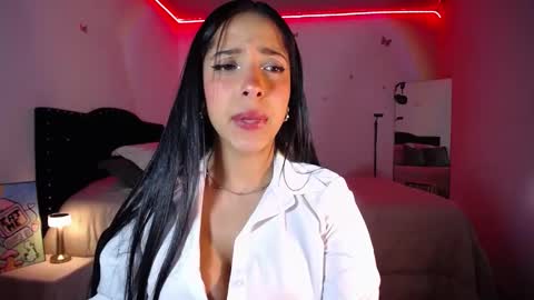 Snapshot of marie_daved chatting on 02.08.25 Nicolle online show from 02.08.25