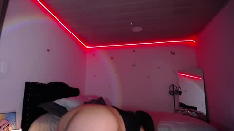 Snapshot of marie_daved chatting on 02.22.25 Nicolle online show from 02.22.25