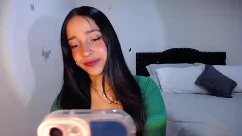 Snapshot of marie_daved chatting on 09.24.25 Nicolle online show from 09.24.25