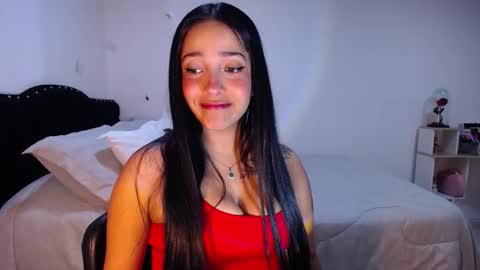 Snapshot of marie_daved chatting on 10.04.25 Nicolle online show from 10.04.25