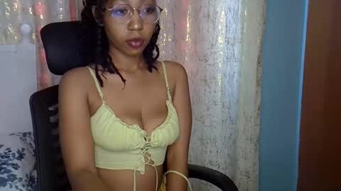 Snapshot of mariejuana_bliss chatting on 09.12.25 mariejuana online show from 09.12.25