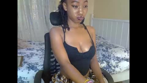 Snapshot of mariejuana_bliss chatting on 10.07.25 mariejuana online show from 10.07.25