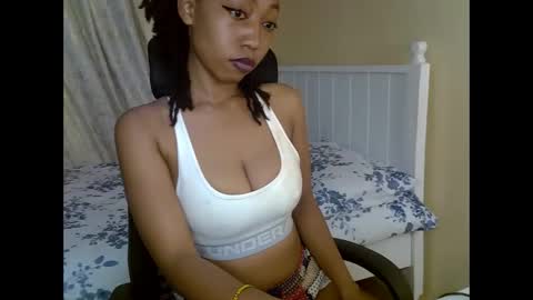 Snapshot of mariejuana_bliss chatting on 10.09.25 mariejuana online show from 10.09.25