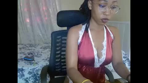 Snapshot of mariejuana_bliss chatting on 10.10.25 mariejuana online show from 10.10.25
