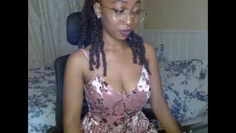 Snapshot of mariejuana_bliss chatting on 10.14.25 mariejuana online show from 10.14.25