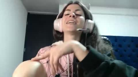 Snapshot of mariel_sins21 chatting on 02.22.25 Mariie online show from 02.22.25